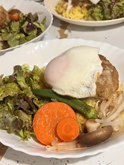 事業所ランチのロコモコ丼